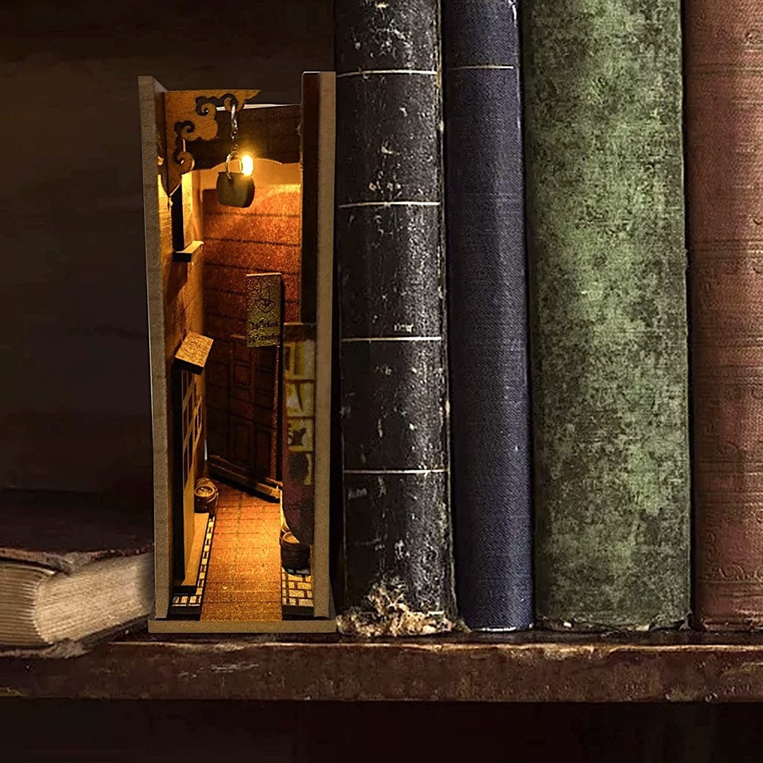Book nook bookshelf insert diorama - best gifts for bookworms