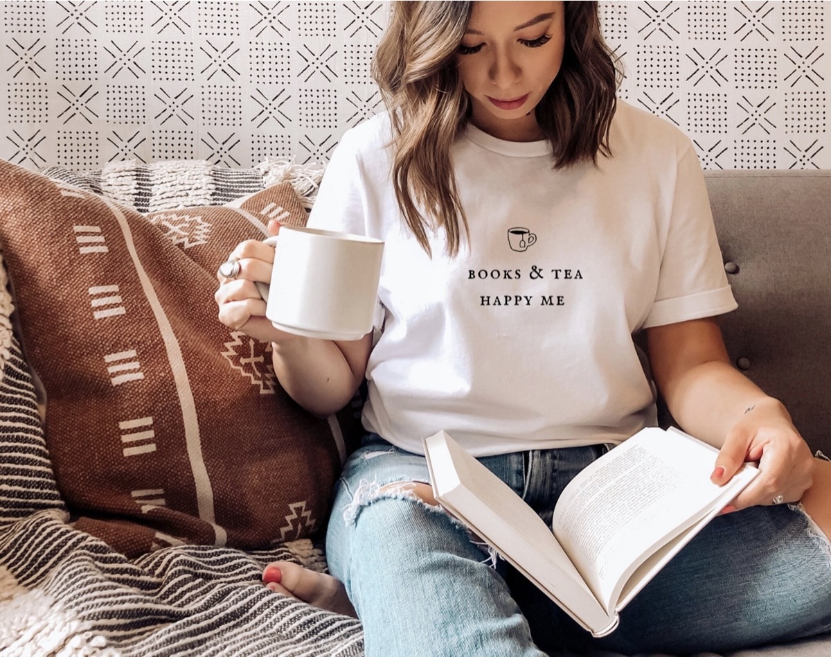 Books and tea happy me t-shirt - best book apparel