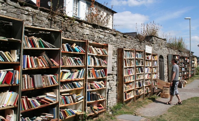 Hay Castle Bookshop in Hay-on-Wye - picture 2