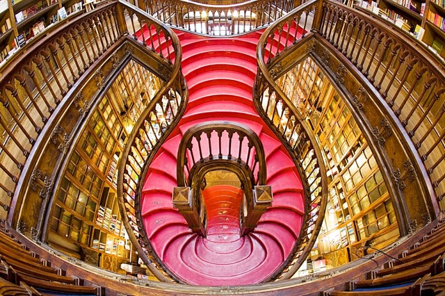 Inside Livraria Lello bookshop