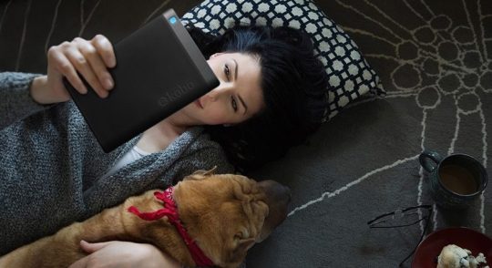 Kobo Aura One 2016 - reading in the evening