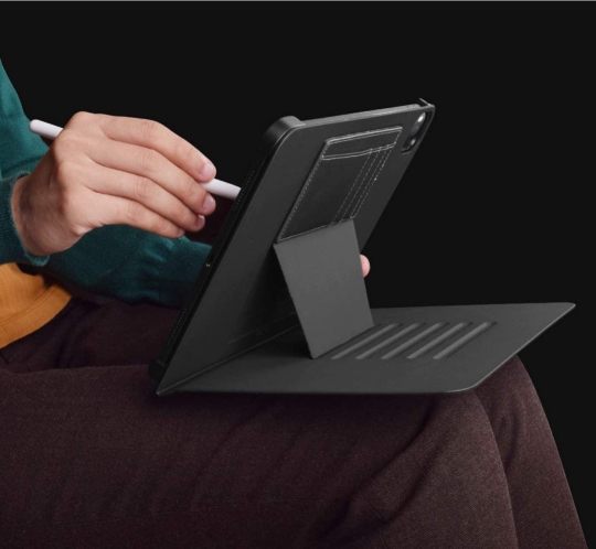 Multi-angle heavy-duty iPad Air 5 case wireless charging