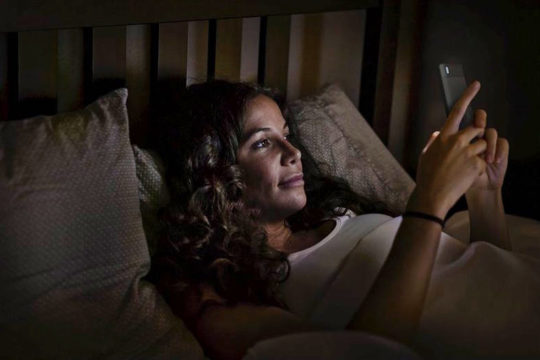 Reading on Kobo Aura Edition 2 in the evening