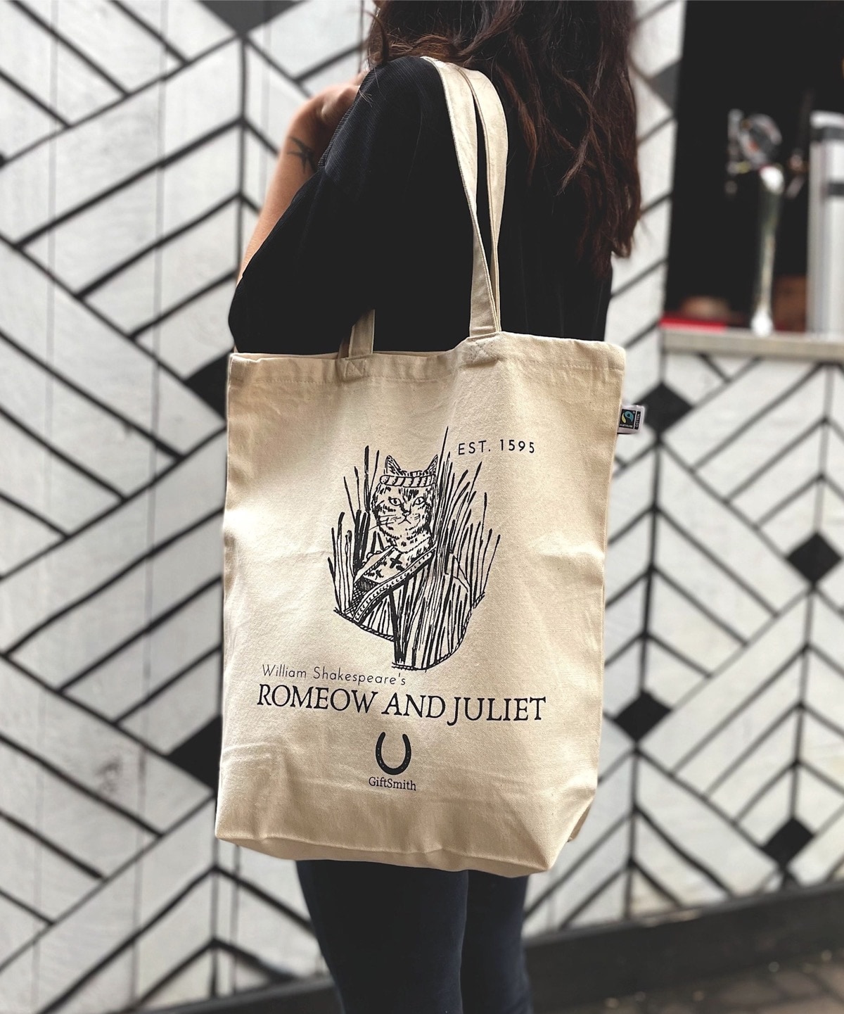 Romeow and Juliet tote bag - best bookish fashion